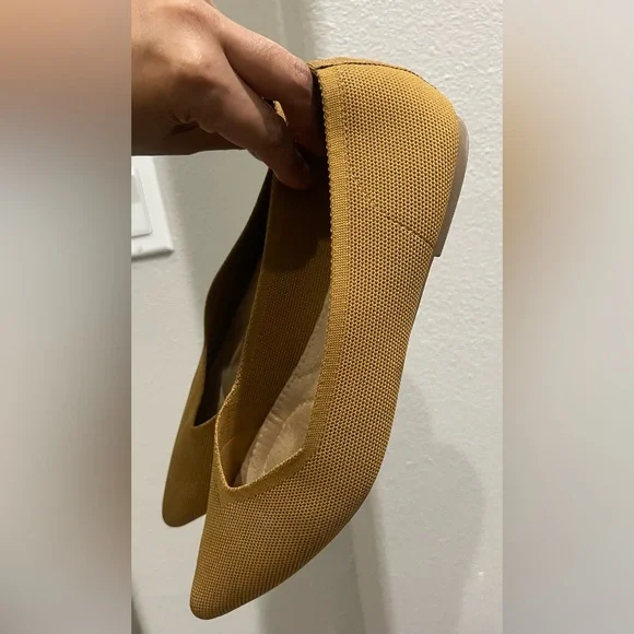 Old Navy Tan Women's Flats - Picture 3 of 3